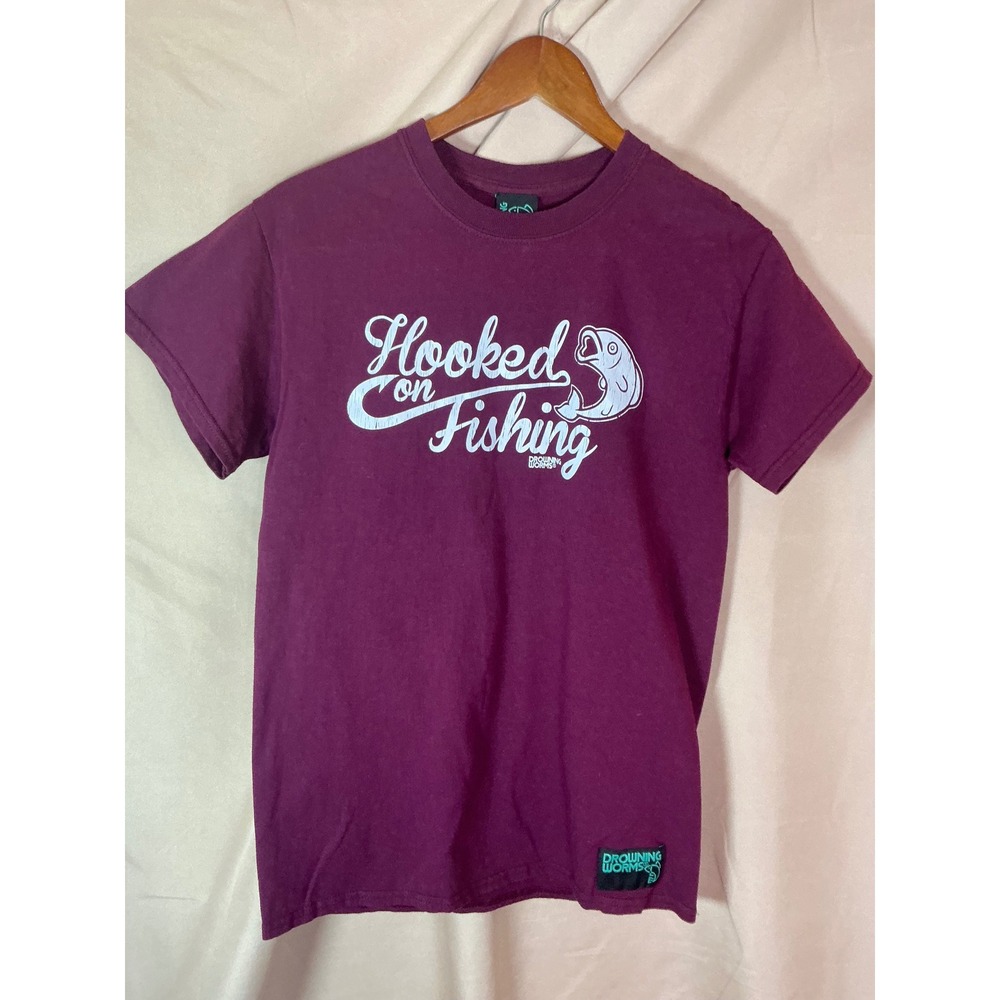 Drowning Worms Fishing T-Shirt Mens Small Maroon Excellent Hooked On Graphic Tee